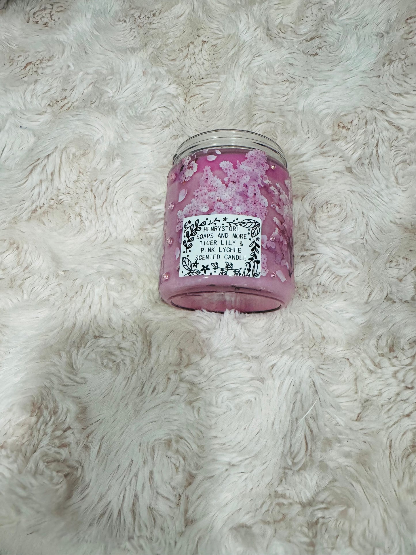 I’M BLOSSOMING 8OZ SOY WAX
TIGER LILY & PINK LYCHEE
SCENTED CANDLE