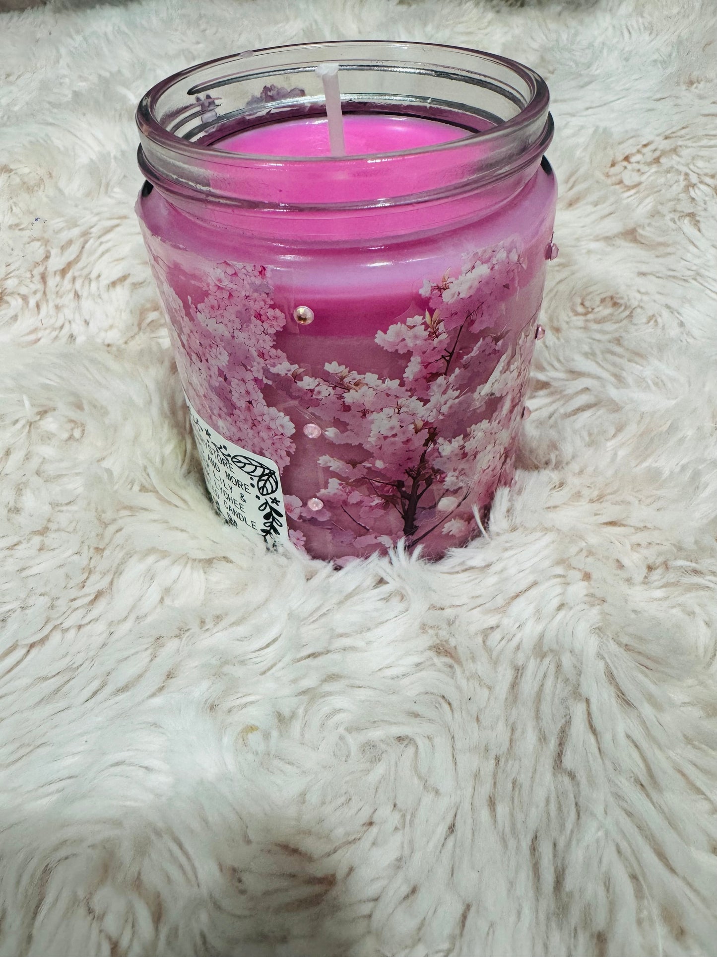 I’M BLOSSOMING 8OZ SOY WAX
TIGER LILY & PINK LYCHEE
SCENTED CANDLE