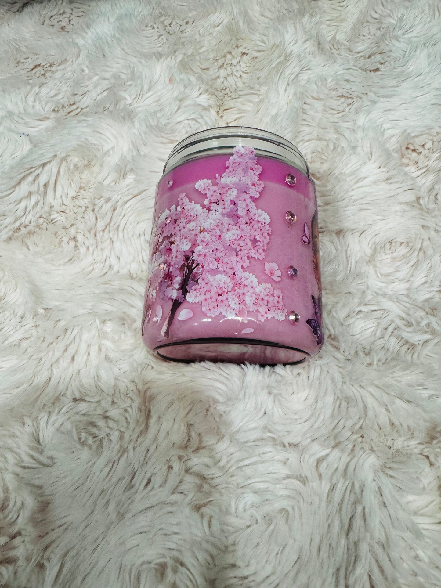 I’M BLOSSOMING 8OZ SOY WAX
TIGER LILY & PINK LYCHEE
SCENTED CANDLE