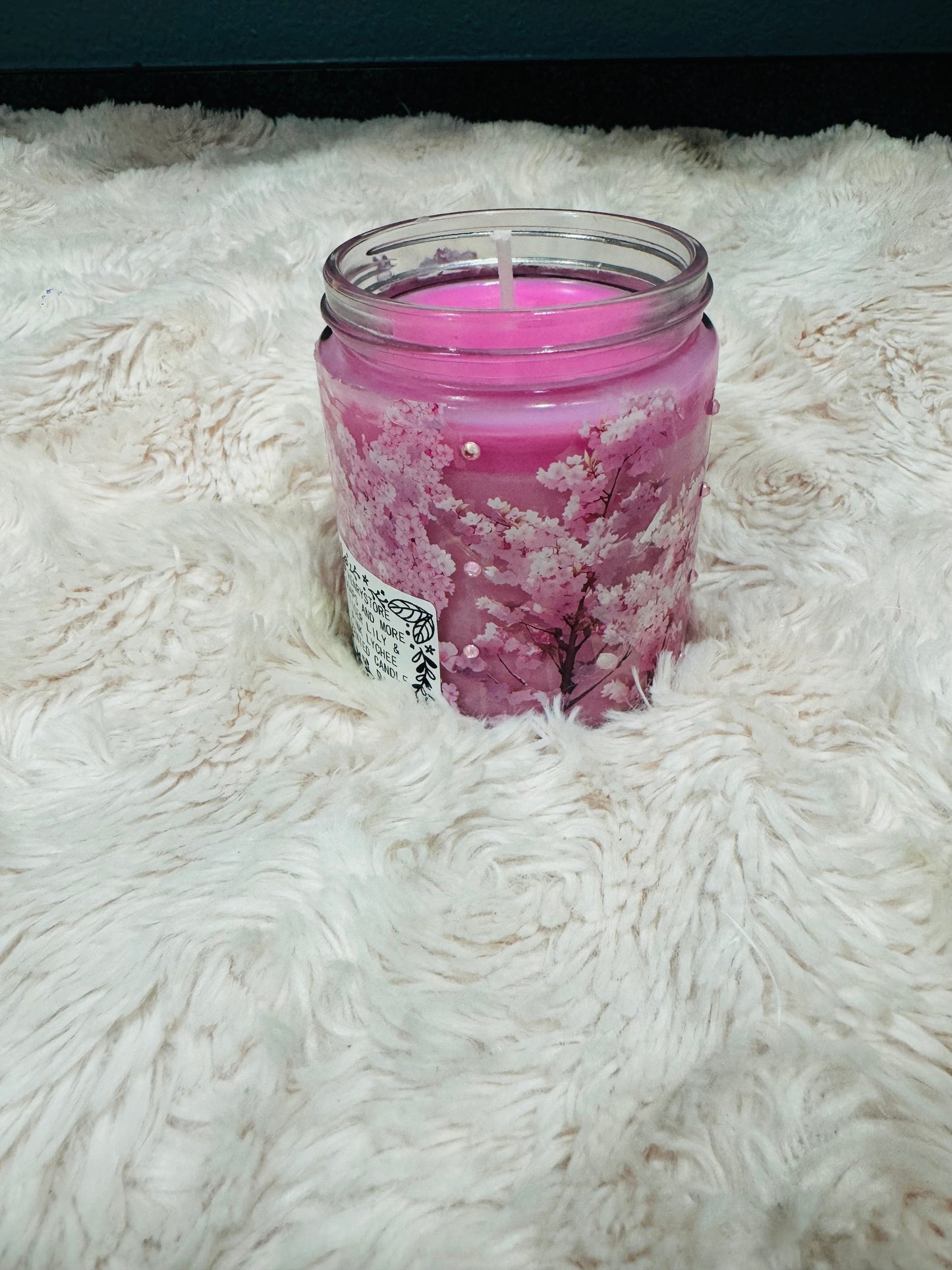 I’M BLOSSOMING 8OZ SOY WAX
TIGER LILY & PINK LYCHEE
SCENTED CANDLE