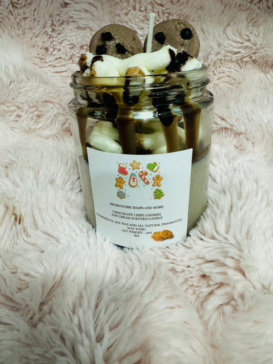 CHOCOLATE CHIP COOKIES AND CREAM SCENTED 8oz CANDLE